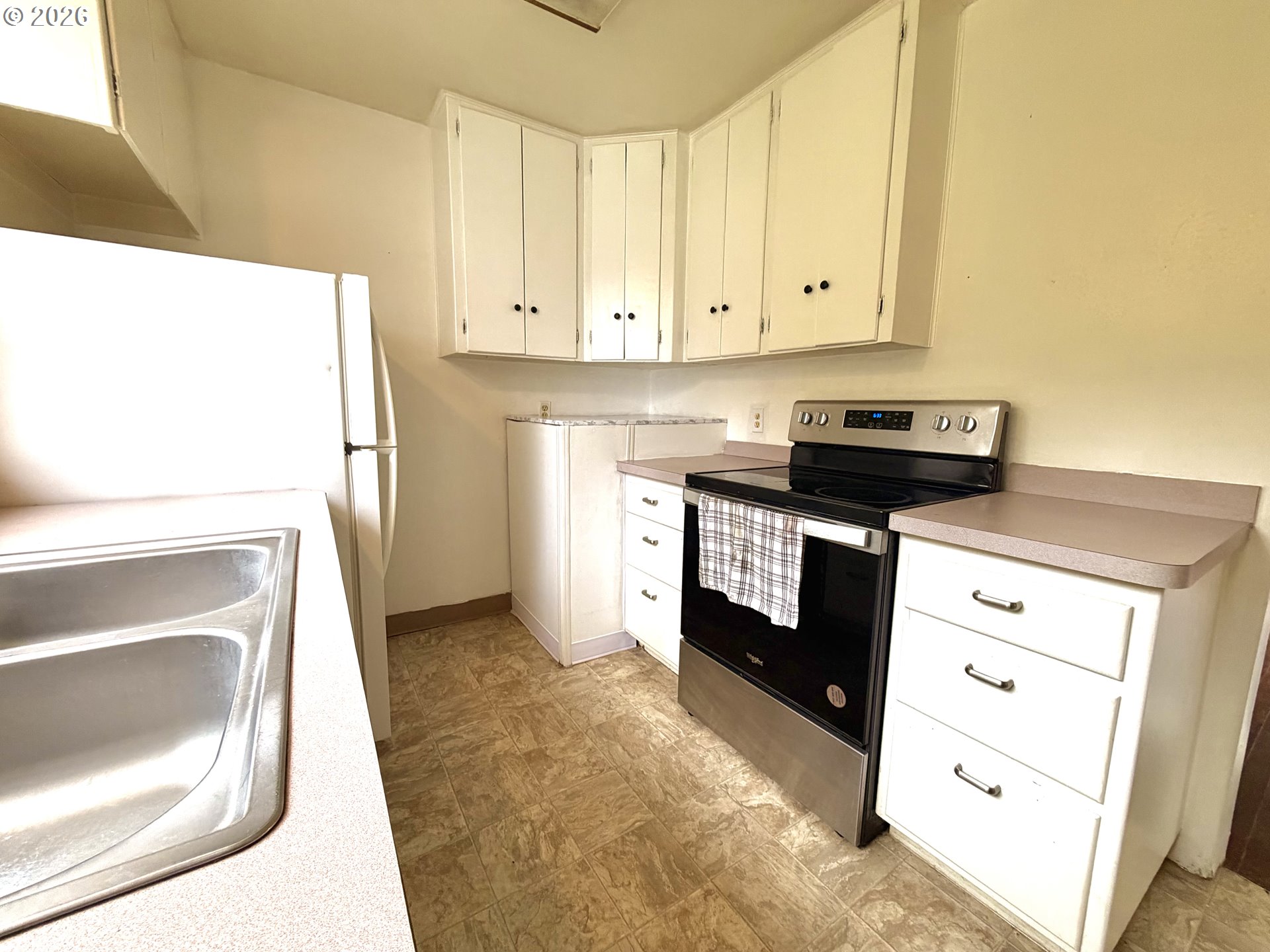 354 Radar Road Coos Bay, OR 97420 - Photo 8 of 23