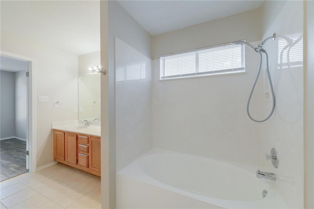 13460 Athens Trail Austin, TX 78729 - Photo 8 of 19 Primary Bath