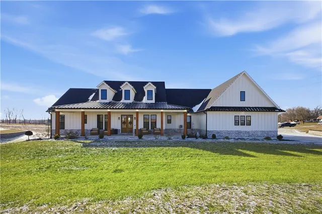 $1,149,900 | 2 Woodview Road, St. Joseph, MO 64507