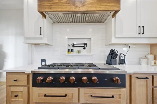 $1,149,900 | 2 Woodview Road, St. Joseph, MO 64507