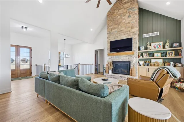 $1,149,900 | 2 Woodview Road, St. Joseph, MO 64507