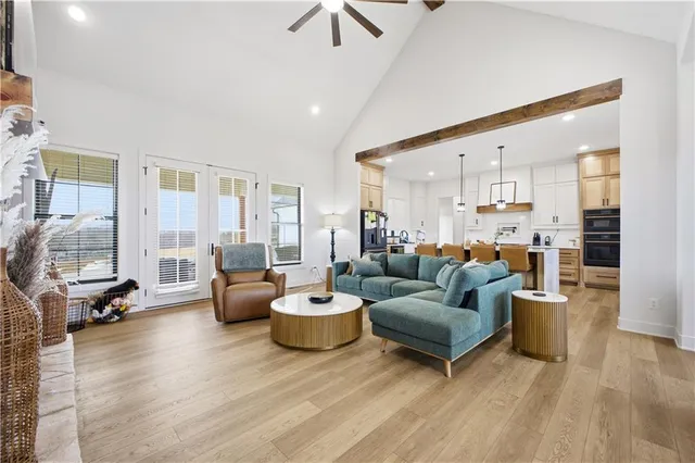 $1,149,900 | 2 Woodview Road, St. Joseph, MO 64507