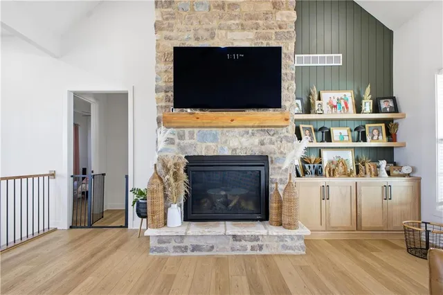 $1,149,900 | 2 Woodview Road, St. Joseph, MO 64507