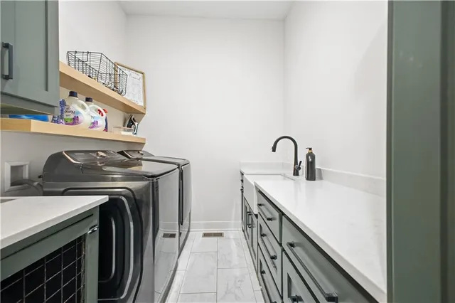 $1,149,900 | 2 Woodview Road, St. Joseph, MO 64507