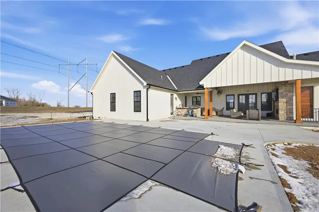 $1,149,900 | 2 Woodview Road, St. Joseph, MO 64507