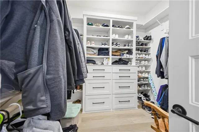 $1,149,900 | 2 Woodview Road, St. Joseph, MO 64507