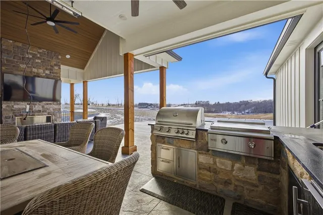 $1,149,900 | 2 Woodview Road, St. Joseph, MO 64507