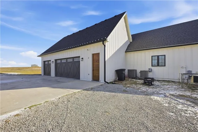 $1,149,900 | 2 Woodview Road, St. Joseph, MO 64507