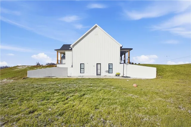 $1,149,900 | 2 Woodview Road, St. Joseph, MO 64507