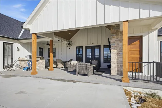 $1,149,900 | 2 Woodview Road, St. Joseph, MO 64507