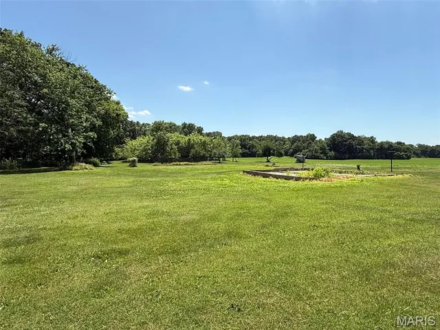 $220,000 | 299 East 3050th Avenue, Ramsey, IL 62080