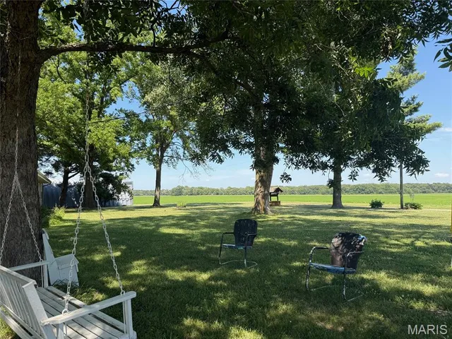 $220,000 | 299 East 3050th Avenue, Ramsey, IL 62080