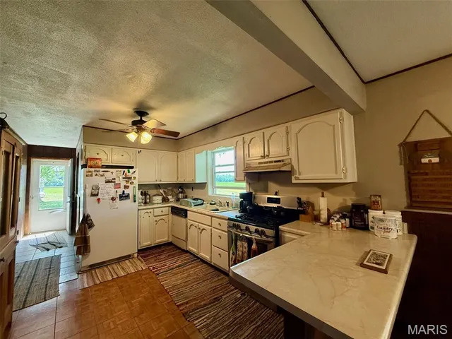 $220,000 | 299 East 3050th Avenue, Ramsey, IL 62080