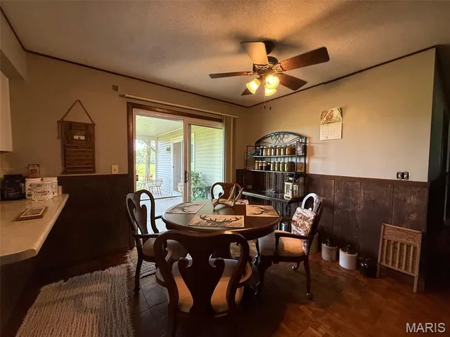 $220,000 | 299 East 3050th Avenue, Ramsey, IL 62080