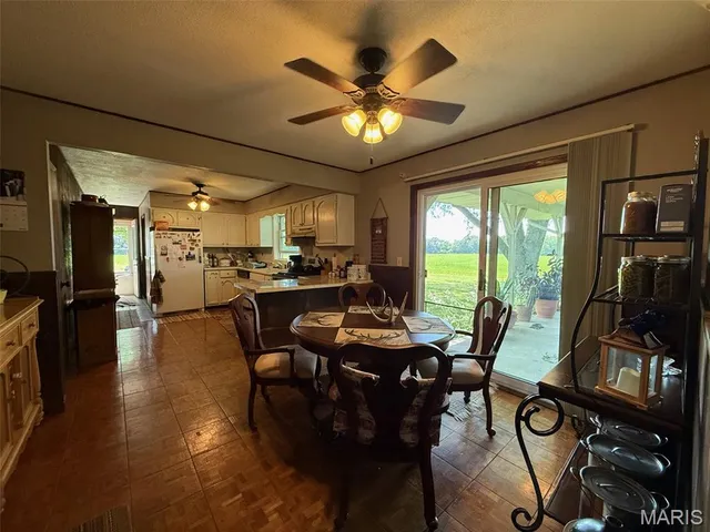 $220,000 | 299 East 3050th Avenue, Ramsey, IL 62080