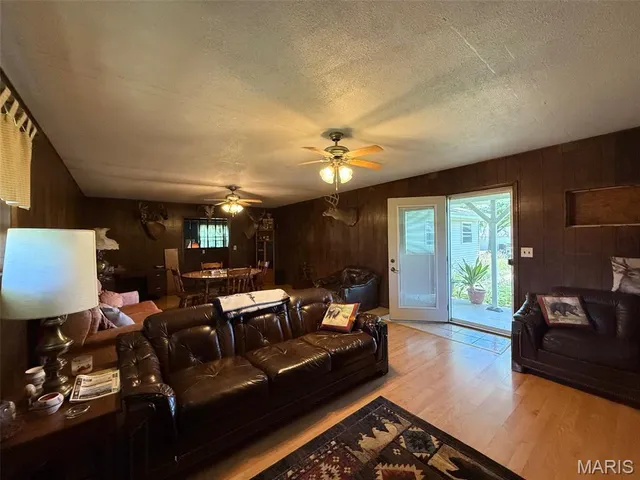 $220,000 | 299 East 3050th Avenue, Ramsey, IL 62080