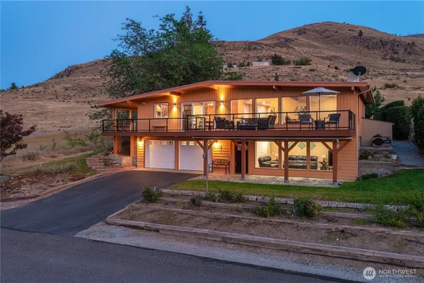 $1,295,000 | 621 Mountain View Drive, Chelan, WA 98816