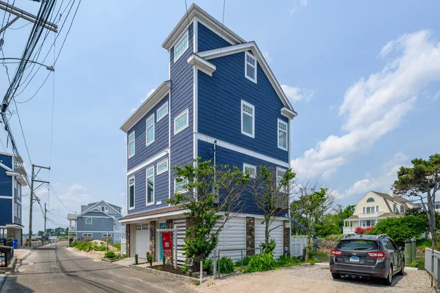 a car parked in front of a building