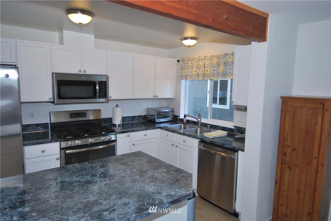 18485 Rudolph Loop Northeast Poulsbo, WA 98370 - Photo 4 of 15 Gallery Image 4