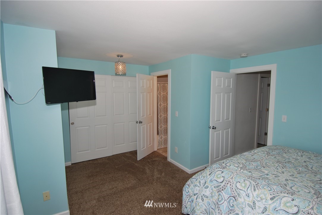 18485 Rudolph Loop Northeast Poulsbo, WA 98370 - Photo 10 of 15 Gallery Image 10