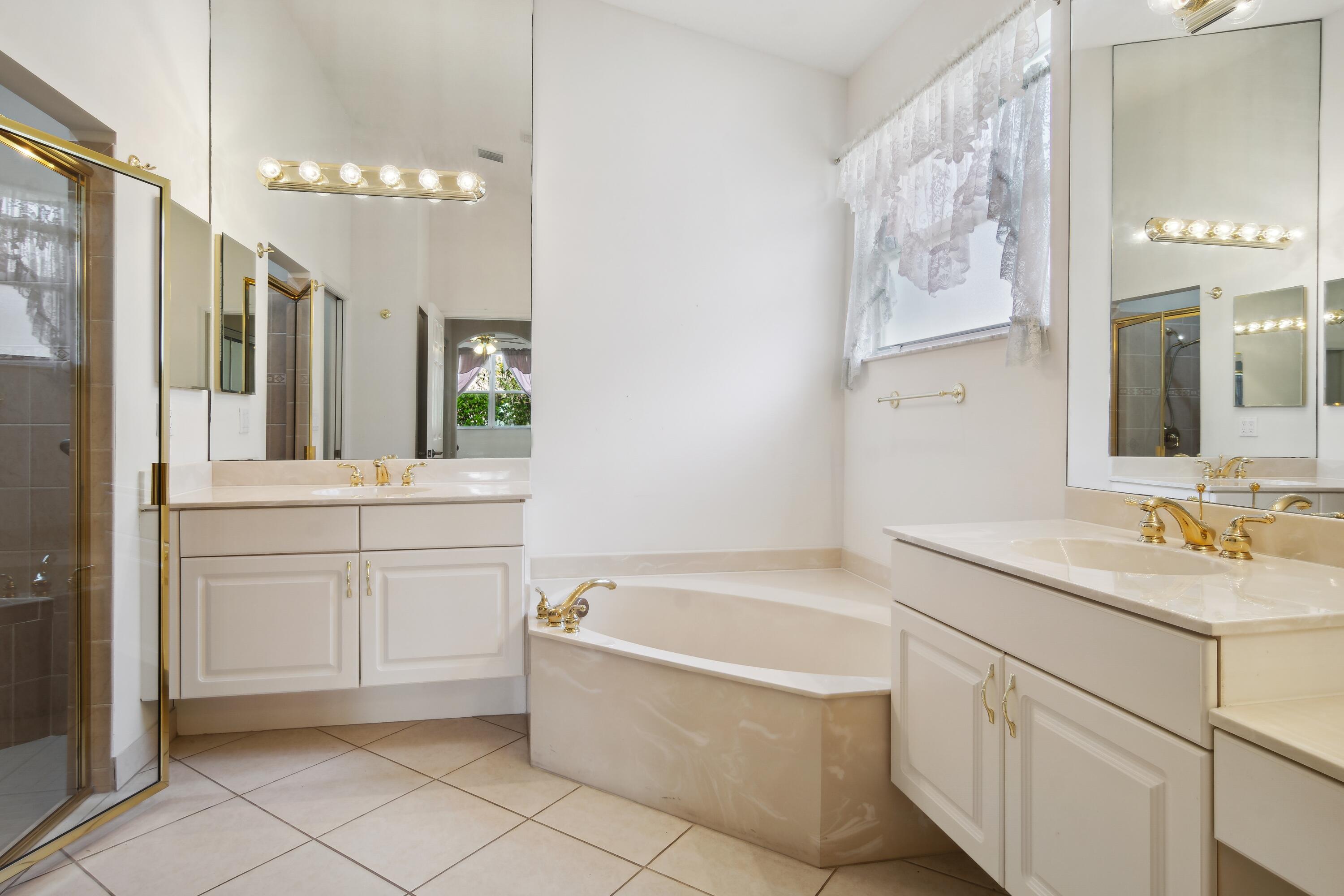 403 Springview Loop Port St. Lucie, FL 34986 - Photo 10 of 52 10_403NWSpringviewLoop_13_PrimaryBathroo