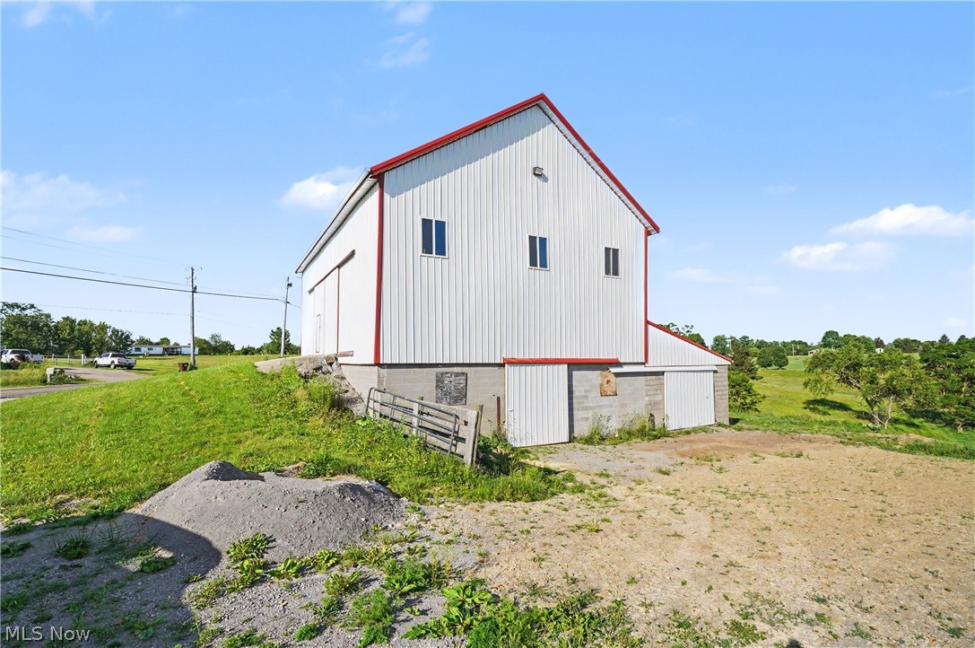 46766 Clarkson Road Rogers, OH 44455 - Photo 9 of 41