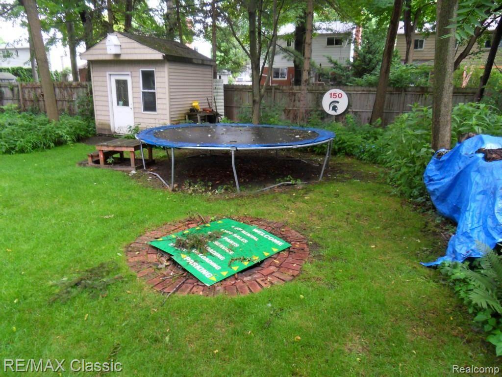 232 Woodside Road Royal Oak, MI 48073 - Photo 85 of 90 SDC15398.jpg