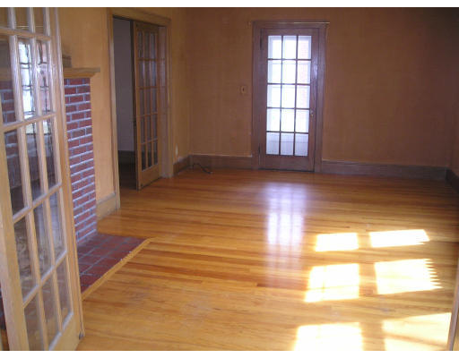 61 Manchester Terrace Springfield, MA 01108 - Photo 4 of 13 Gallery Image 4