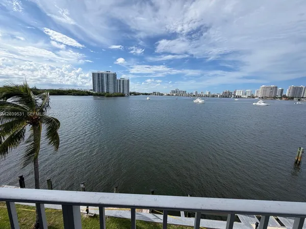 $2,500 | 16546 Northeast 26th Avenue, Unit 4B, North Miami Beach, FL 33160