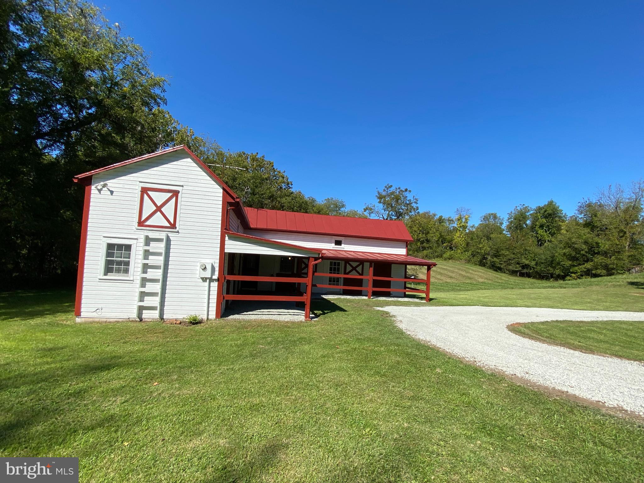 8546 Springs Road Warrenton, VA 20186 - Photo 3 of 36 Gallery Image 3