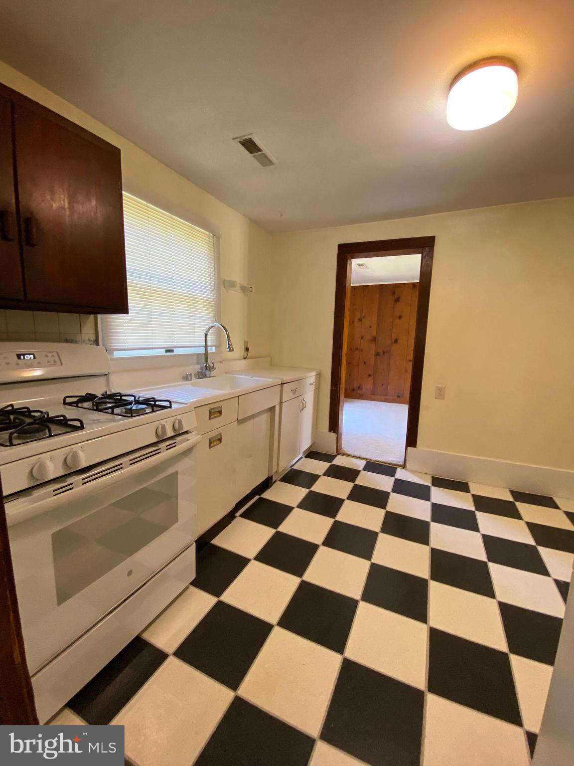 8546 Springs Road Warrenton, VA 20186 - Photo 6 of 36 Gallery Image 6