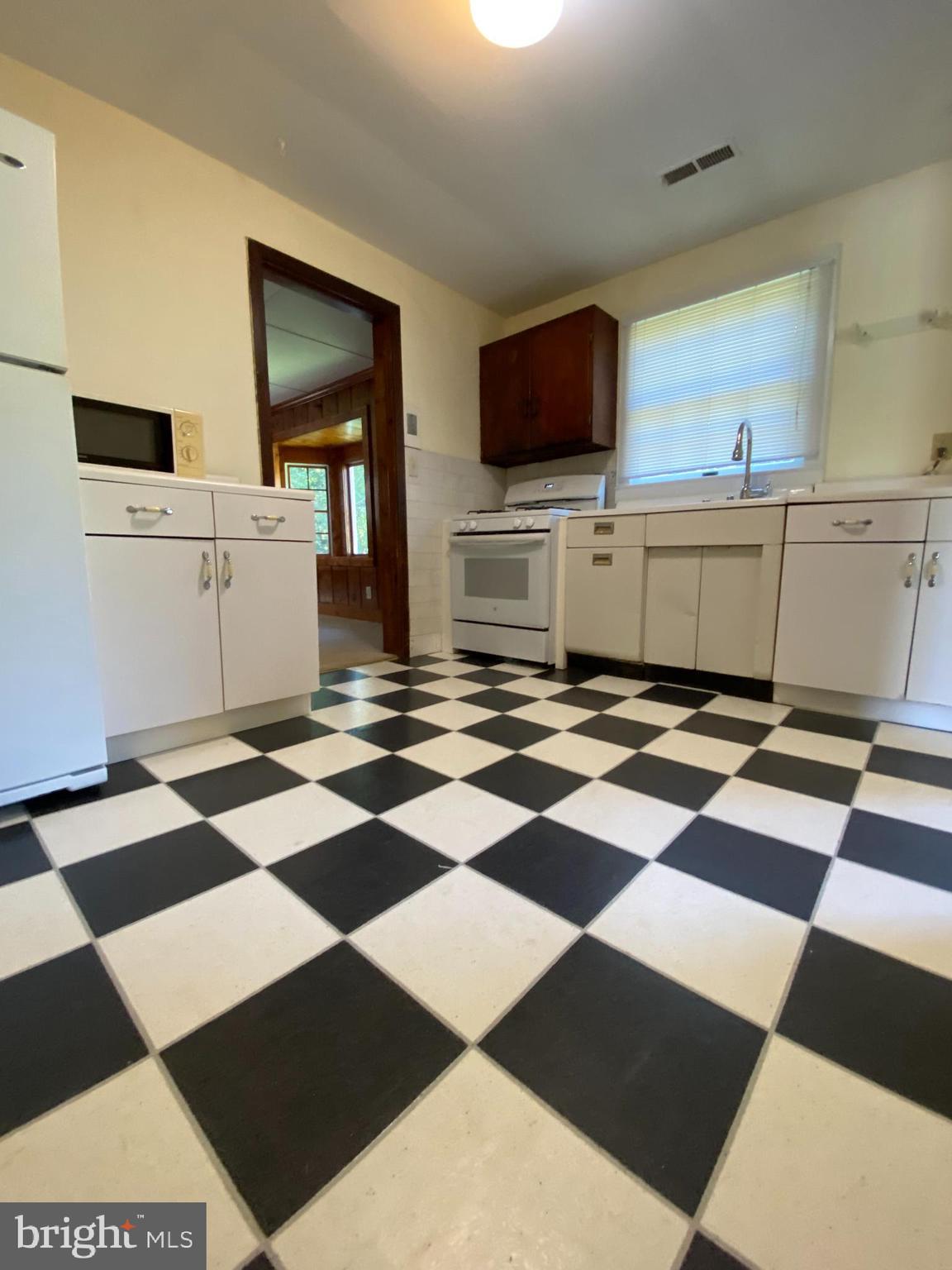 8546 Springs Road Warrenton, VA 20186 - Photo 7 of 36 Gallery Image 7