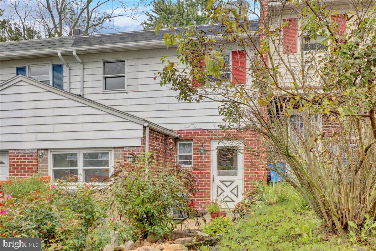 826 Rabbit Lane Reading, PA 19606 - Photo 2 of 24 Gallery Image 2