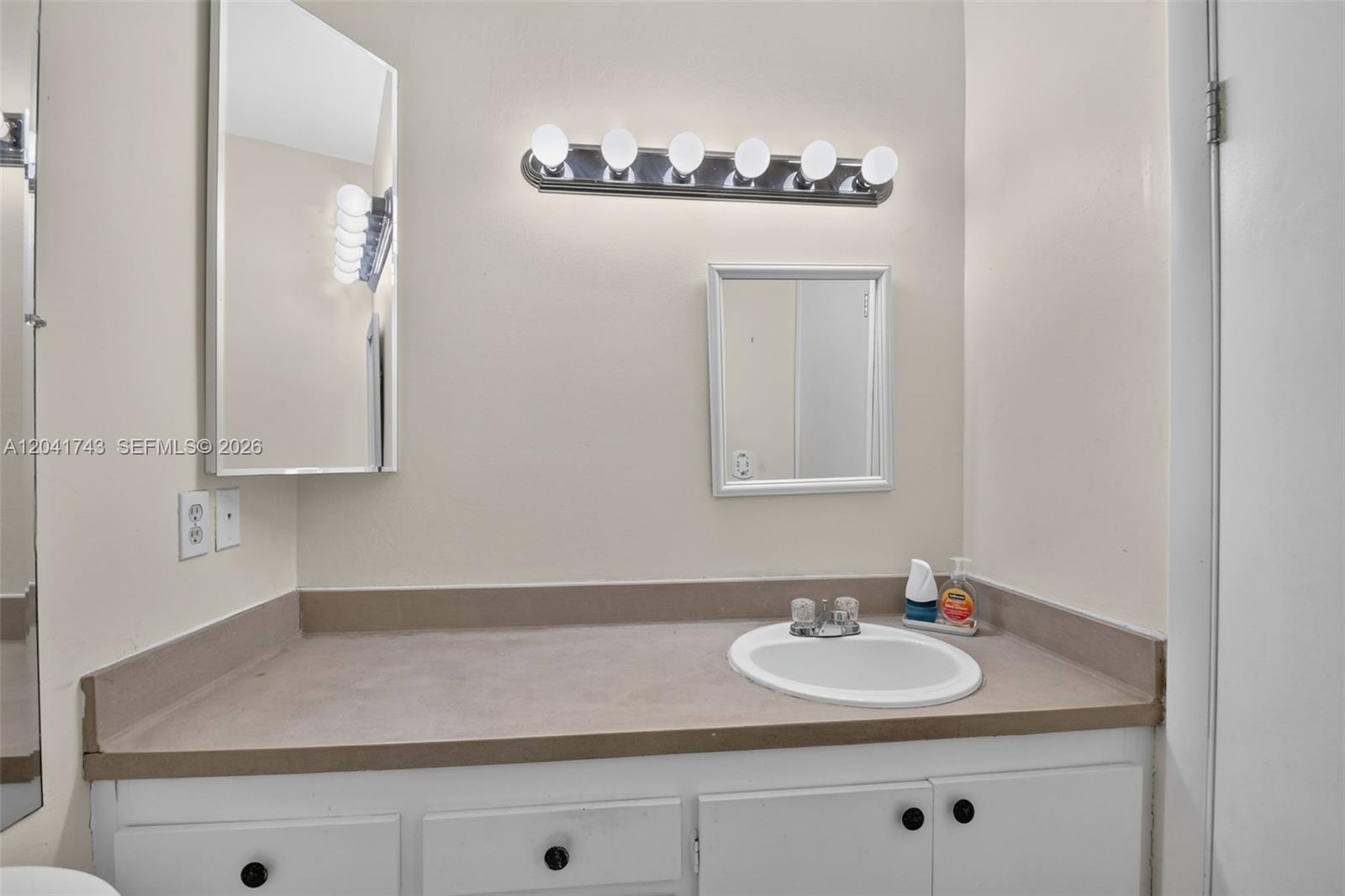 3241 Ridge Hill Road Boynton Beach, FL 33435 - Photo 31 of 46