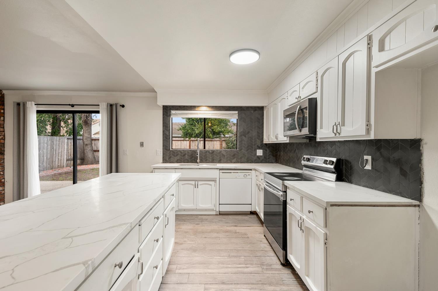 1009 Springoak Way Stockton, CA 95209 - Photo 18 of 43