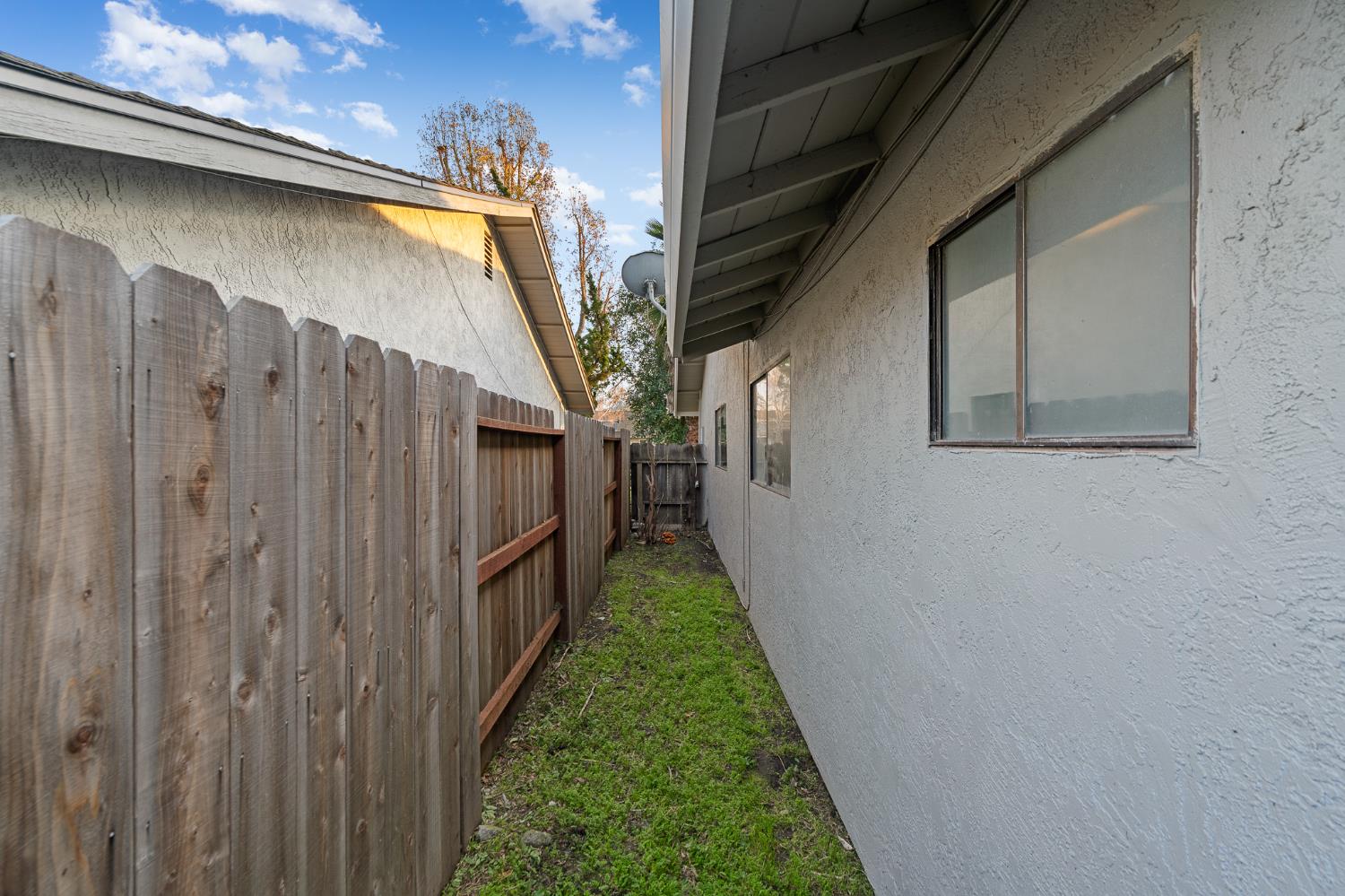 1009 Springoak Way Stockton, CA 95209 - Photo 35 of 43