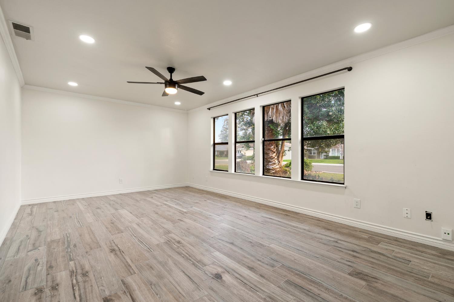 1009 Springoak Way Stockton, CA 95209 - Photo 4 of 43