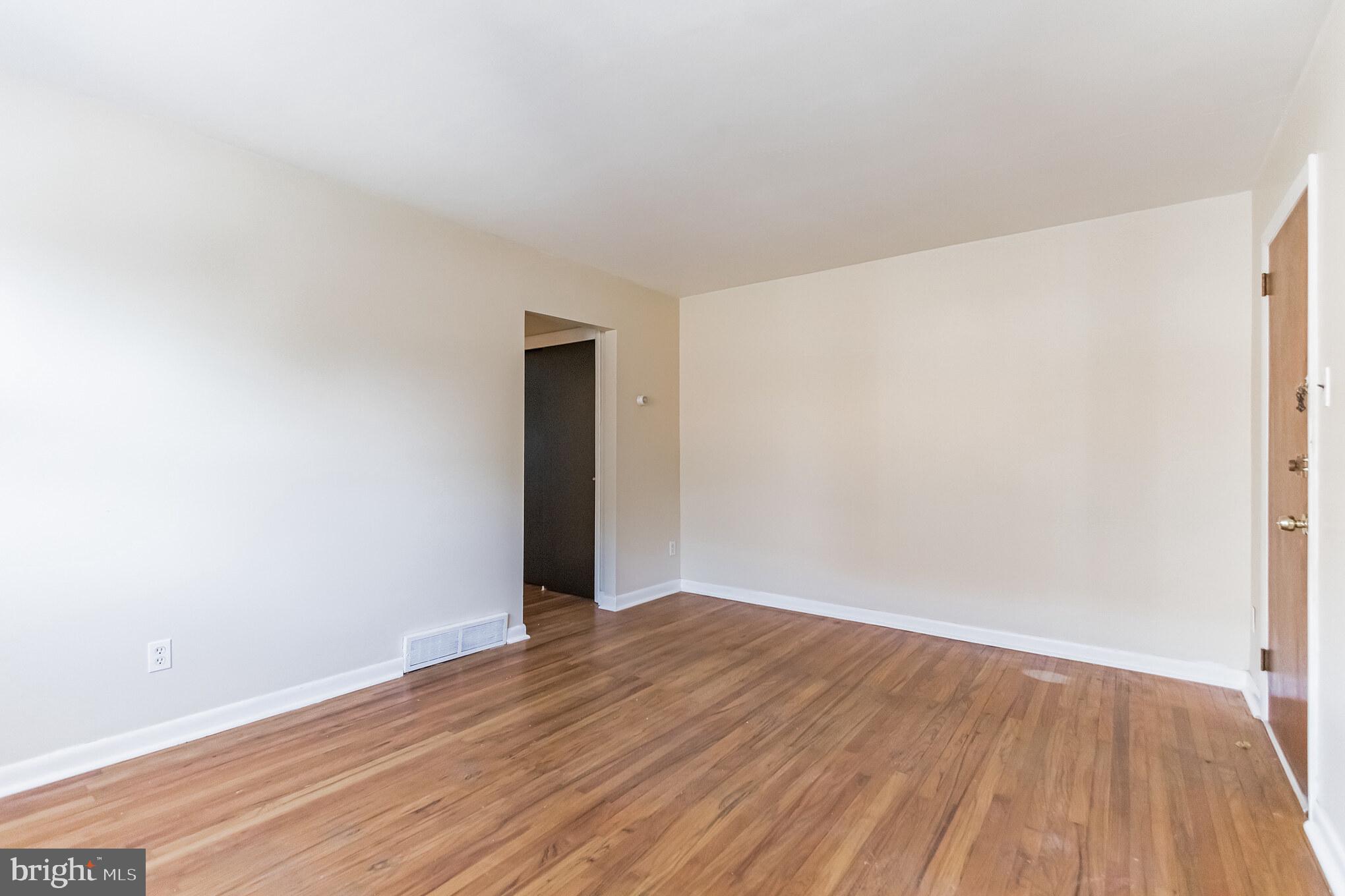 3819 Garrett Road Drexel Hill, PA 19026 - Photo 12 of 30 Unit 1 Living Room