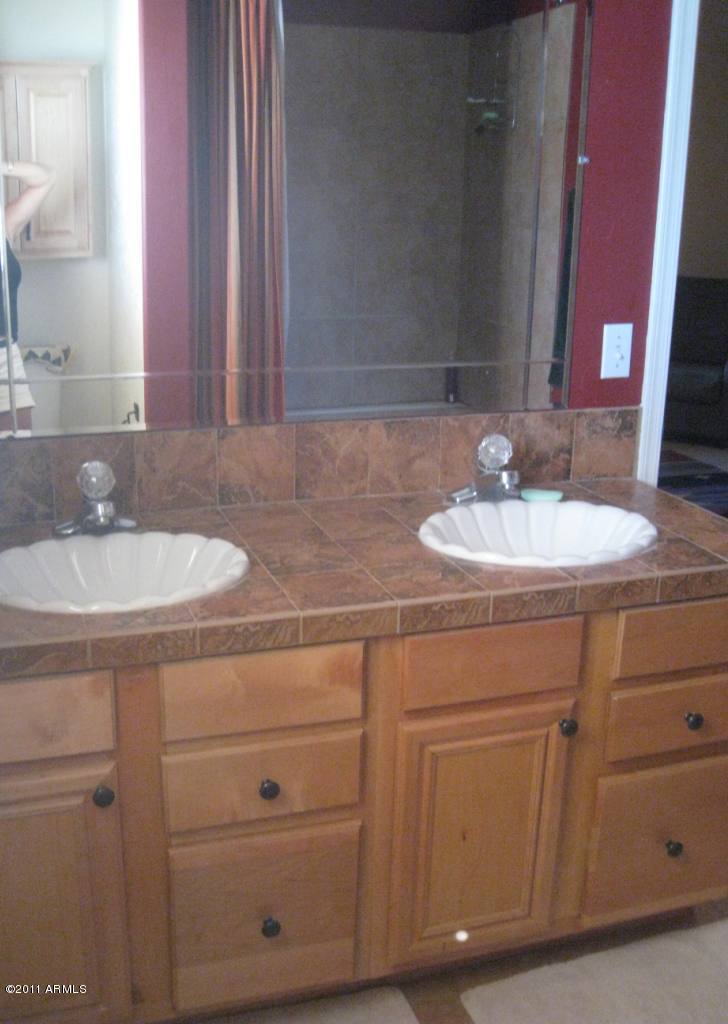 3130 South Olmo Road Maricopa, AZ 85139 - Photo 26 of 34 Master dbl sinks
