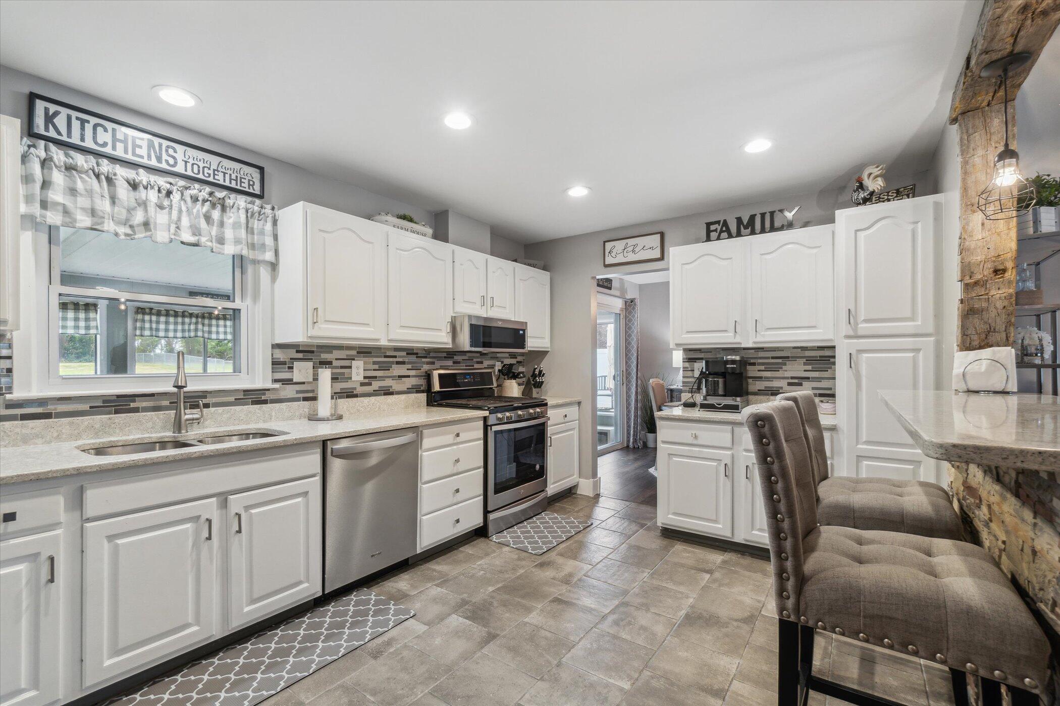 4745 Horton Road Jackson, MI 49201 - Photo 20 of 70 20-4745-Horton-Rd-Jackson-MI-49201-Windo