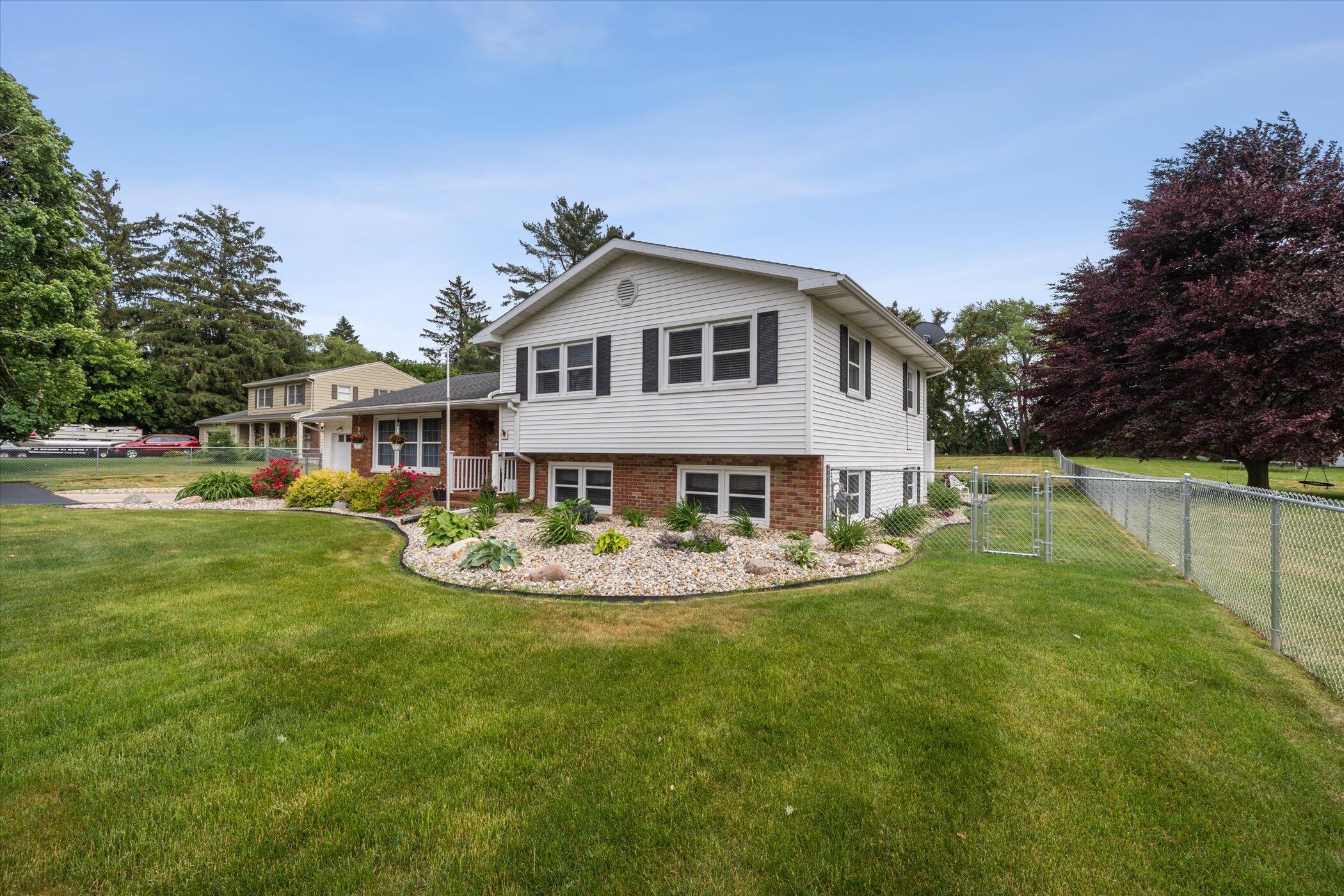 4745 Horton Road Jackson, MI 49201 - Photo 4 of 70 04-4745-Horton-Rd-Jackson-MI-49201-Windo