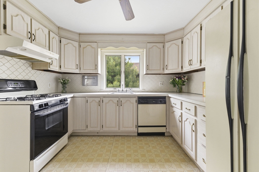 231 Moss Hill Road Boston, MA 02130 - Photo 9 of 34