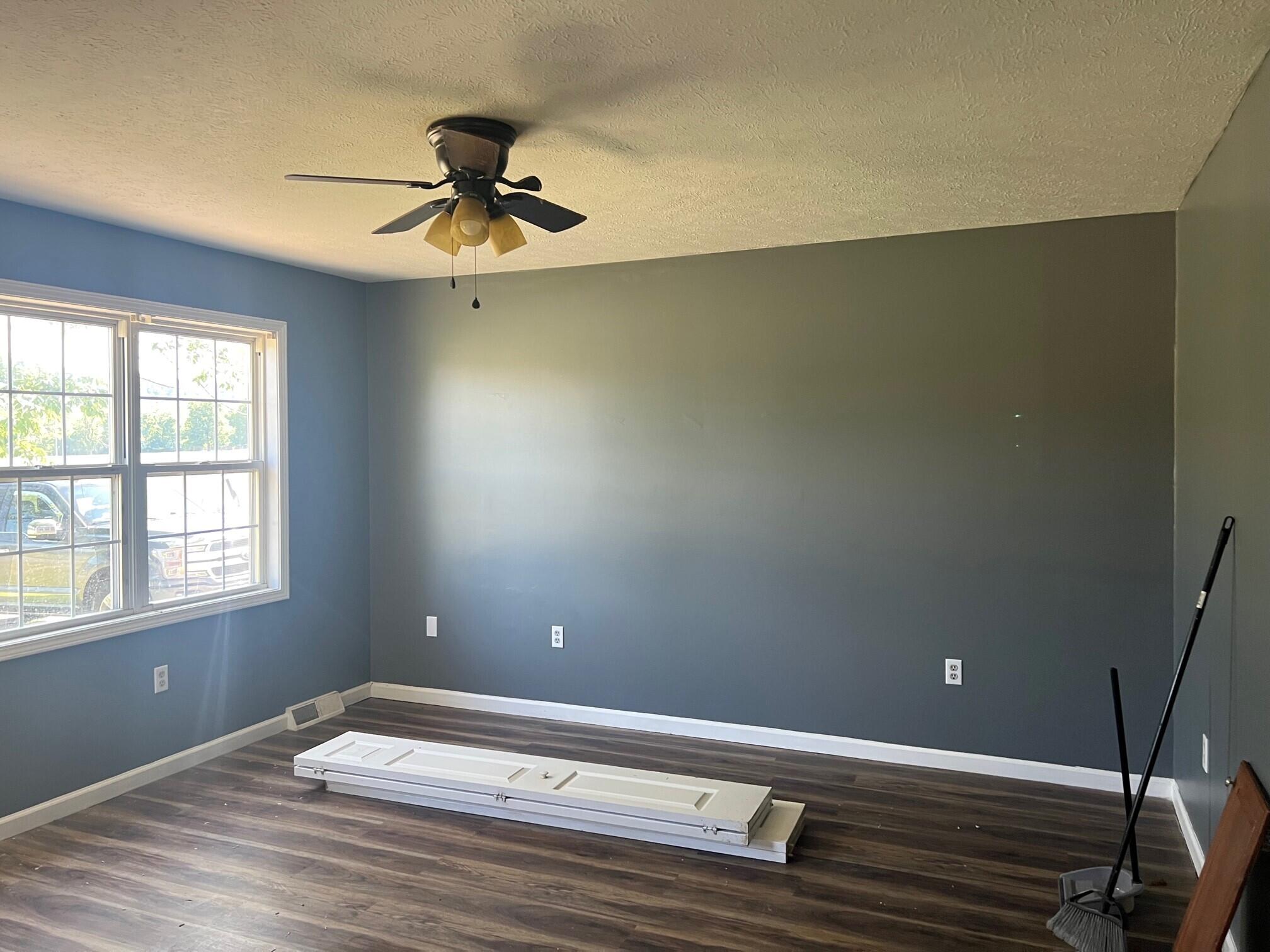 384 Fairground Road Stanford, KY 40484 - Photo 4 of 12 Living Room