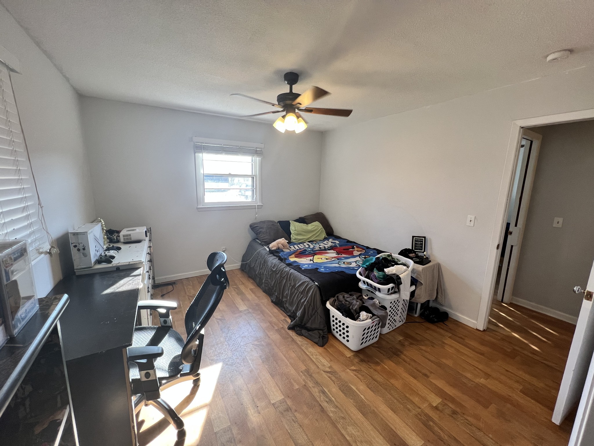 132 Pratt Road Manchester, TN 37355 - Photo 12 of 50 a room with a workspace