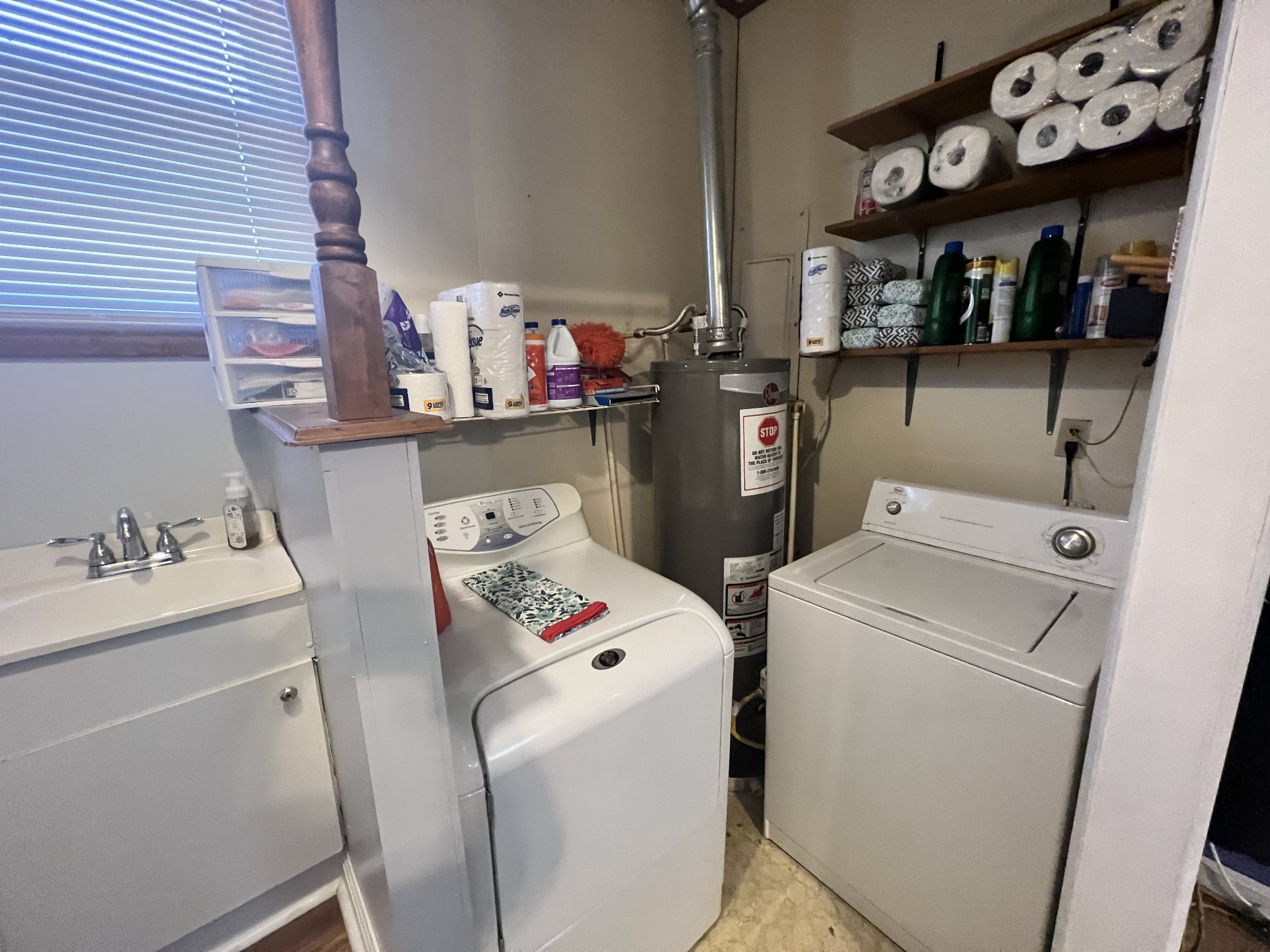 132 Pratt Road Manchester, TN 37355 - Photo 15 of 50 a utility room with dryer and washer
