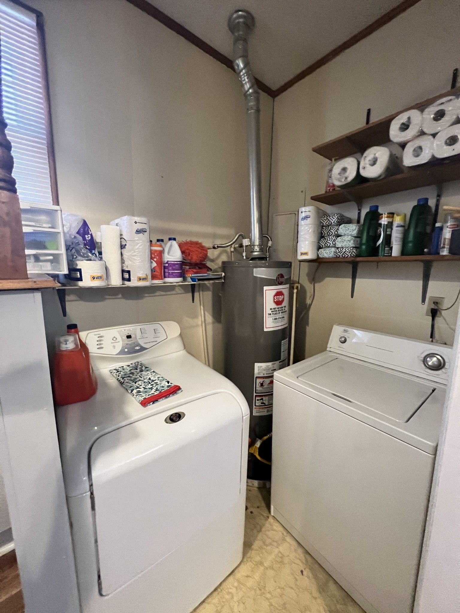 132 Pratt Road Manchester, TN 37355 - Photo 17 of 50 a utility room with dryer and washer