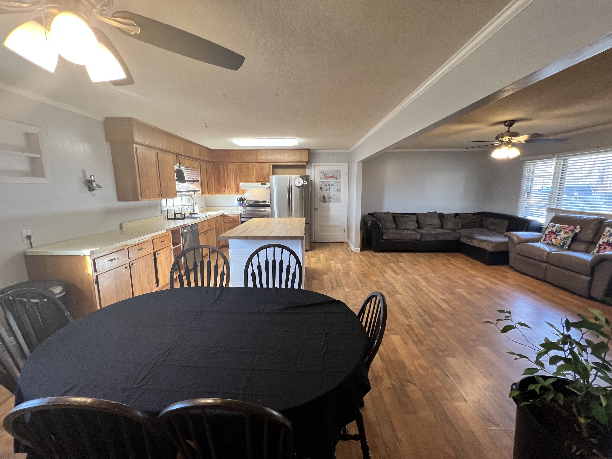 132 Pratt Road Manchester, TN 37355 - Photo 8 of 50 a living room with furniture and a wooden floor