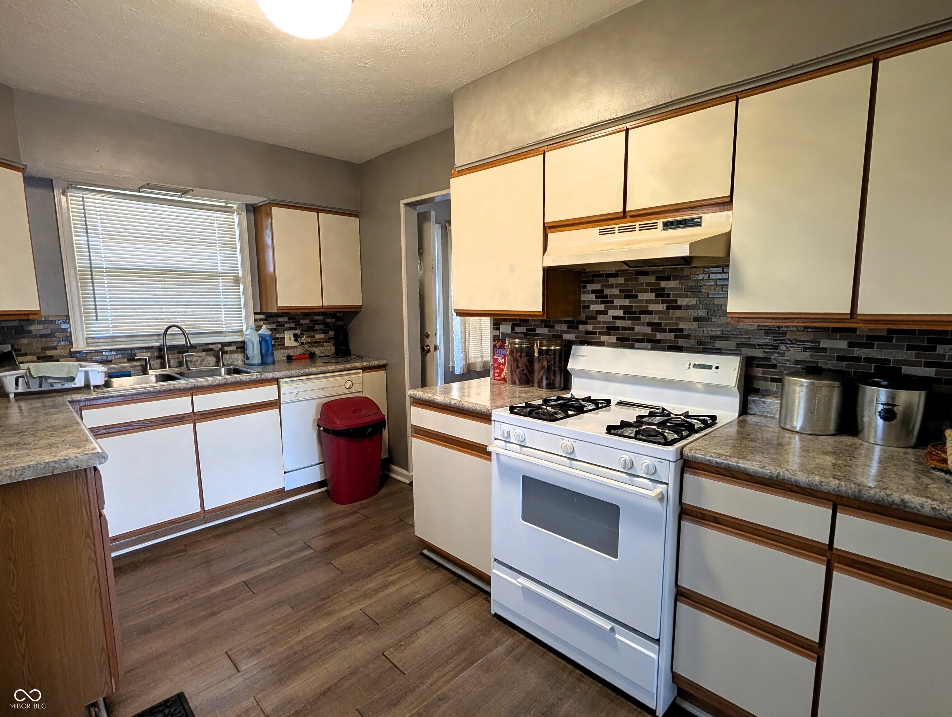 207 South Pleasant Street Edinburgh, IN 46124 - Photo 8 of 30