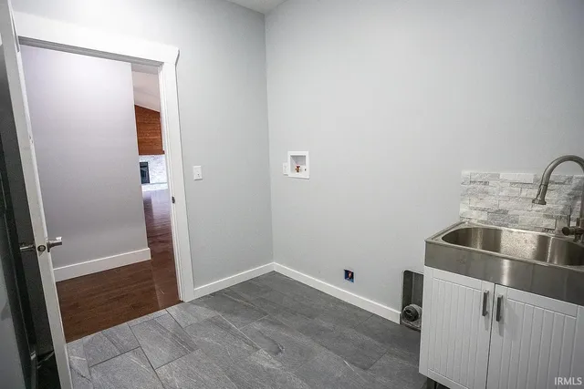 $389,000 | 5 East Cedar Rdg Lane, Bloomfield, IN 47424