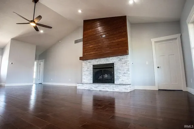 $389,000 | 5 East Cedar Rdg Lane, Bloomfield, IN 47424